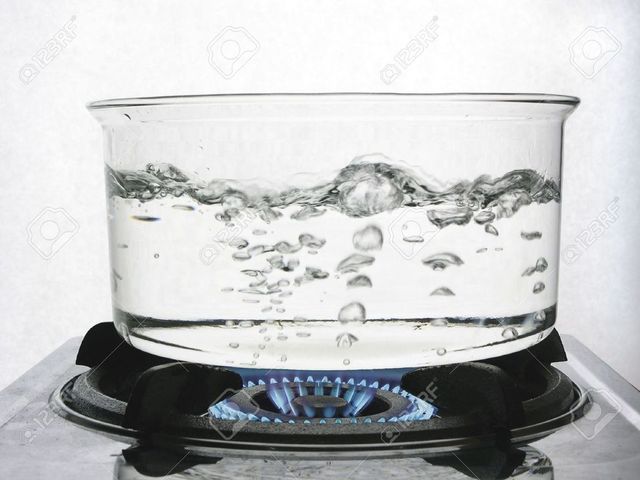 2456212-ガス-クリア鍋で沸騰水.jpg